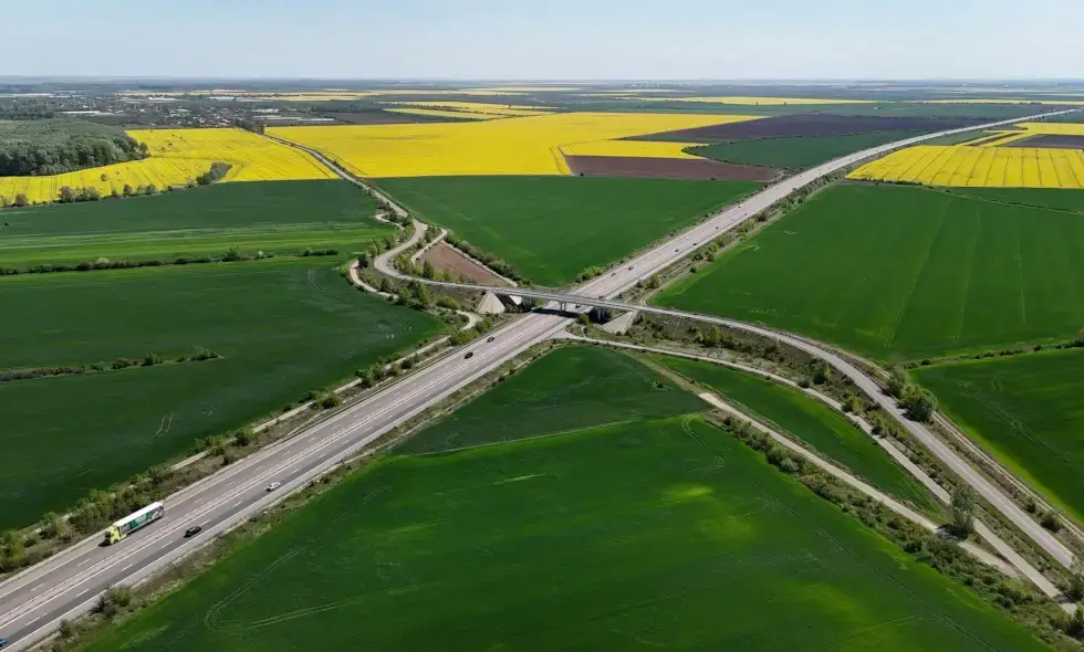 În România, până acum, sunt în curs de construire aproape 800 de kilometri de autostradă și drum rapid.